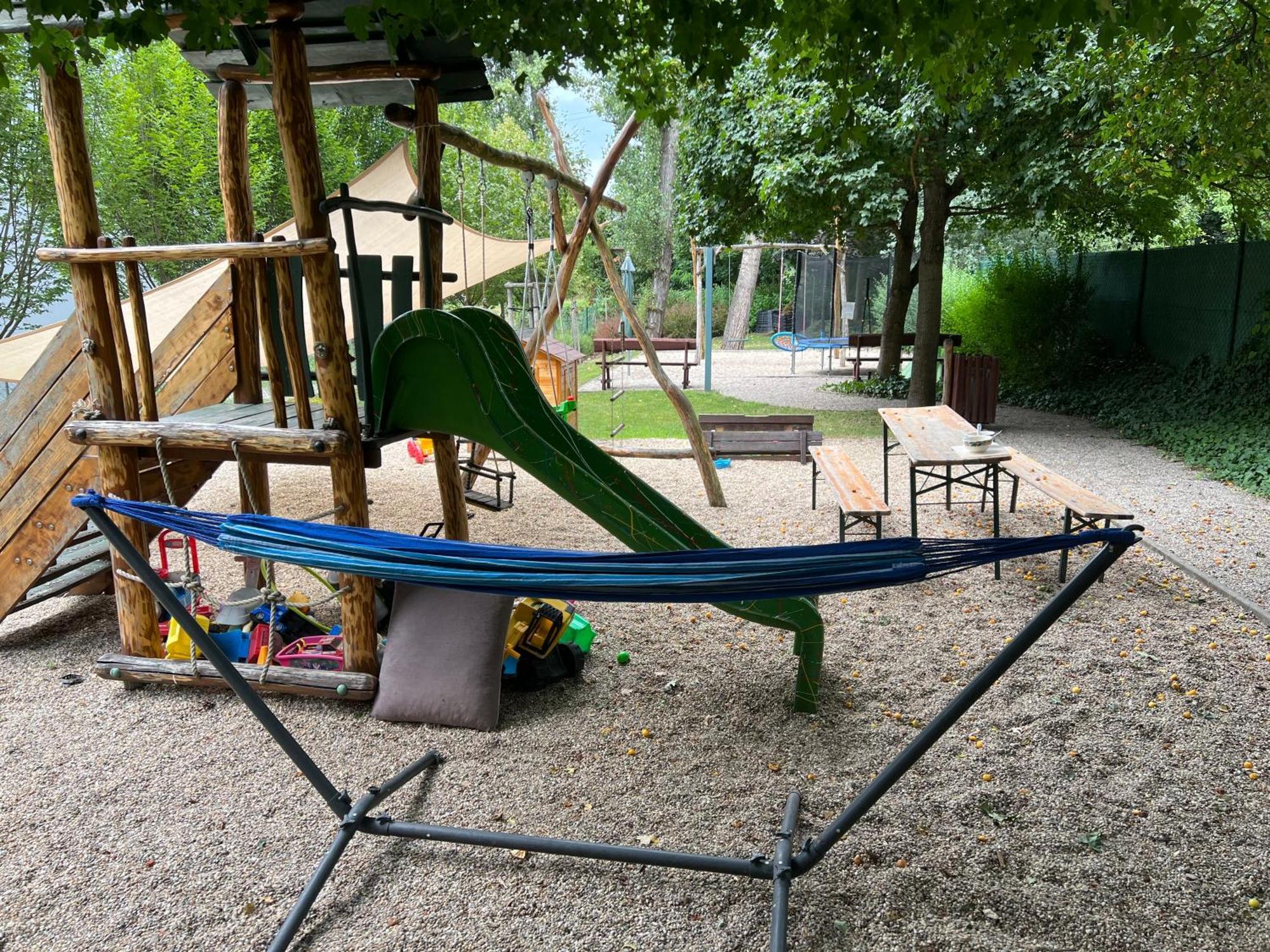 Forest Park Garden Apartment Братислава Екстериор снимка